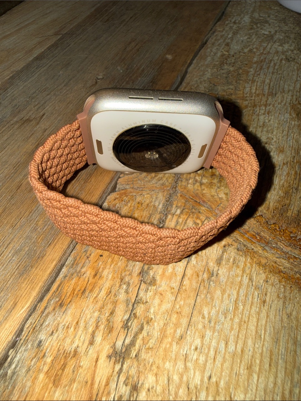 44mm Apple Watch SE (2023) GPS with tan braided strap in excellent condition - Picture 4 of 5